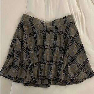 Francesca's Collections Glo Fashion Plaid Skater Skirt in Gray and Gold